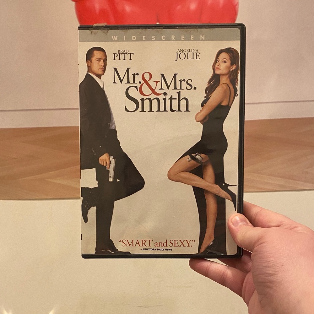 Mr. & Mrs. Smith Widescreen DVD - White & Black Cover